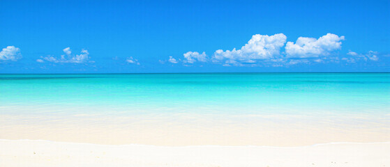 Pristine sandy beach with turquoise ocean waves and white clouds reflected in calm water under a sunny blue sky. Idyllic Maldives landscape, copy space. Made with generative AI