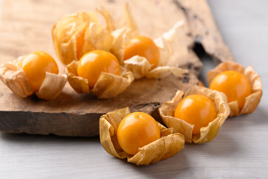 Cape gooseberry or Golden berry (Physalis peruviana), Healthy fruit