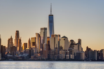 Obraz premium The skyline of Manhattan in New York seen just after sunrise