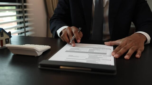 a house lease contract was signed i the real estate agent's office, leasing agents carefully review the lease agreement before handing over the house to the tenant