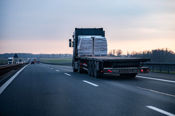 Road transport. © Tomasz Warszewski