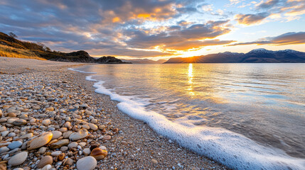Obraz premium serene beach scene at sunset with gentle waves lapping at shore