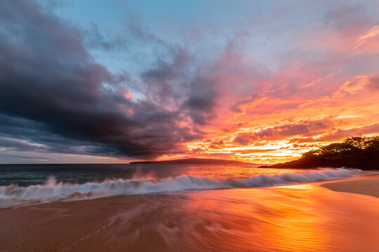 Big Beach at sunset, Makena Beach State Park, Maui, Hawaii, USA