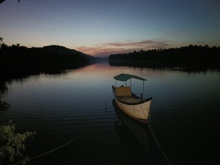 Obraz premium sunset on the lake