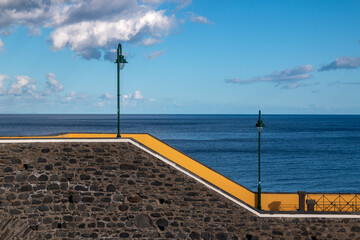 Obraz premium Stone bridge and Atlantic ocean, Madeira, Portugal