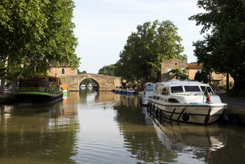 P&eacute;niche de tourisme, Canal du Midi, Patrimoine mondial UNESCO, Port et pont du Somail, Ginestas, 11, Aude, France