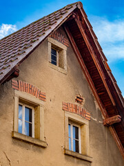 Schäden an der Hauswand eines Altbaus