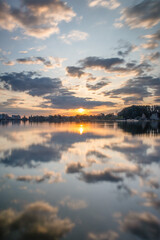 朝焼けの千波湖のリフレクション
