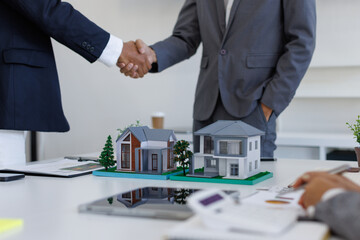 Handshake Real estate brokerage agent Deliver a sample of a model house to the customer, mortgage...