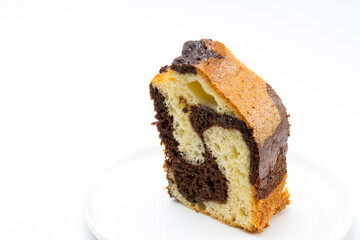 Rebanada de rosco de bizcocho marmolado