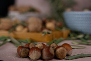 It consists of delicious nuts such as hazelnuts, peanuts and walnuts.
