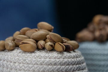 It consists of delicious nuts such as hazelnuts, peanuts and walnuts.