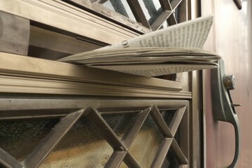 Obraz premium ドア・ポスト・新聞