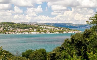 Fototapeta premium hill view of the city scape and bosphorus straits istanbul in the autumn day