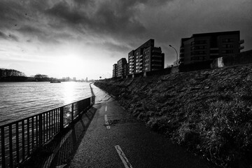 Obraz premium Seine river flood in Vitry-sur-Seine quayside