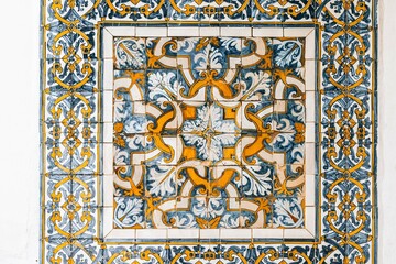 Vintage Tile Pattern with Floral and Geometric Elements