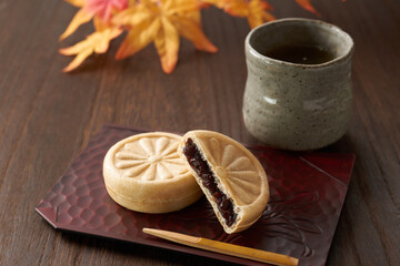 和菓子　粒あんもなか　イメージ