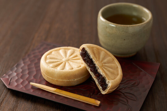 和菓子　粒あんもなか　イメージ