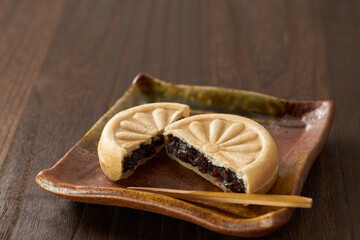 和菓子　粒あんもなか　イメージ