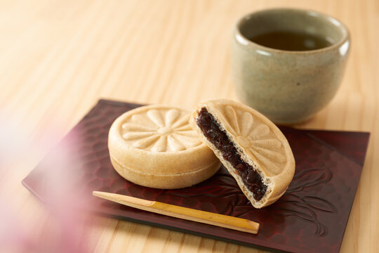 和菓子　粒あんもなか　イメージ