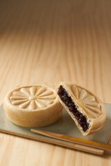 和菓子　粒あんもなか　イメージ