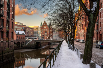 Letztes Licht in der Hamburger Speicherstadt im Winter