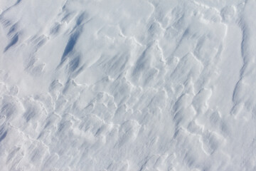 Obraz premium The snow is white and the ground is covered in it