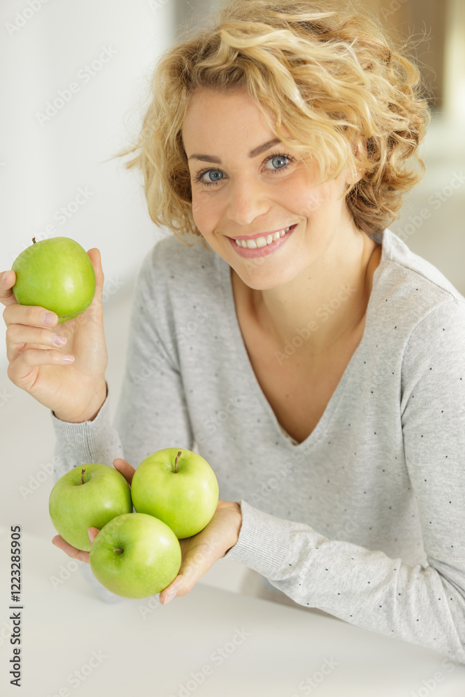 Wall mural portrait of woman with a handful of apples