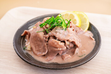 焼いた味付けネギ塩豚タン