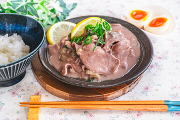 焼いた味付けネギ塩豚タン