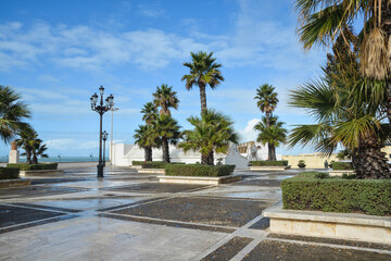 Embankment of Cadiz. © sergunt