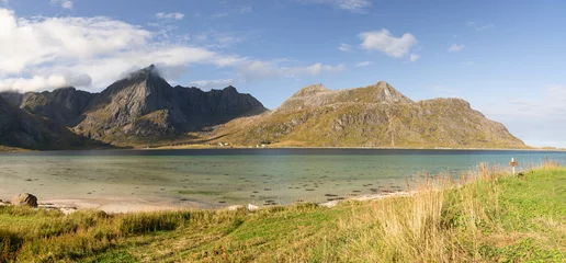 Gordijnen Poolcirkel SPiaggia Ramberg nelle isole lofoten in Norvegia  © crazy82