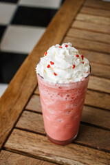 Malteada de fresa frappé 