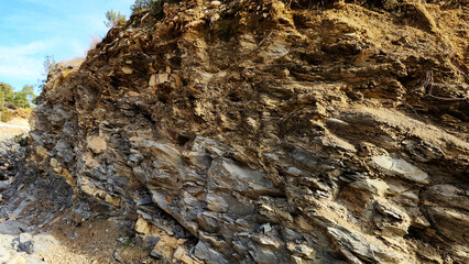 layers of the Upper Jurassic and Lower Cretaceous depict flysch rocks characterized by alternating bands of sandstone, shale, and claystone, providing significant insight into sedimentary processes
