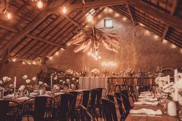 La décoration de salle pour un mariage avec le thème champêtre 