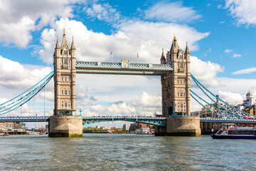 Obraz premium Famous Tower bridge over Thames river, London, UK