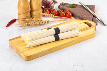 Raw dry white wheat noodles