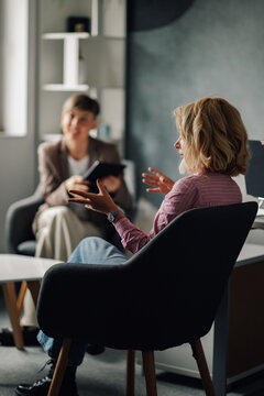 Patient explaining problems to psychologist during therapy session