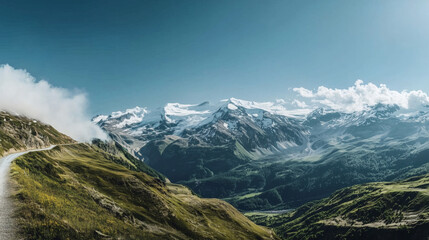 Naklejka premium Panorámica de montañas nevadas bajo un cielo despejado