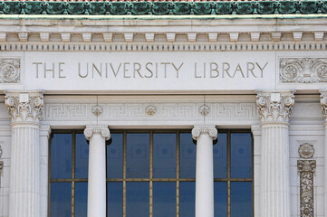 Obraz premium Berkeley, California, USA. April 26, 2012: Facade of The University Library at the University of California, Berkeley, featuring classical columns and decorative architecture.