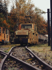 Vieilles locomotives rouillées