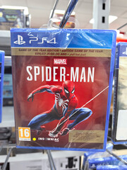 Naklejka premium Exciting adventure awaits with Spider-Man for PlayStation 4 in store display