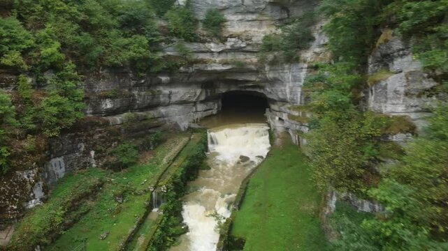 Source de la Loue, spring of river Loue, Ouhans, Doubs, Franche-Comte, France