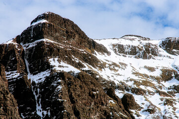 Monta&ntilde;a de cerca 2