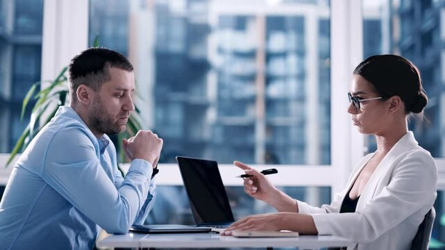 A female financial consultant, lawyer, or bank manager advises a client, reviewing legal documents and planning taxes. Concept of professional consulting and business solutions.