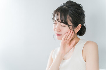 スキンケア・化粧水・保湿・敏感肌・コスメ・エステのイメージ
