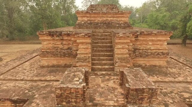 candi muaro jambi (kompleks percandian agama Hindu-Buddha terluas di Asia Tenggara)