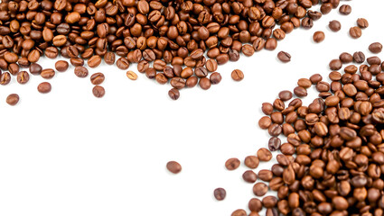 Obraz premium Falling Coffee Beans Isolated on White Background
