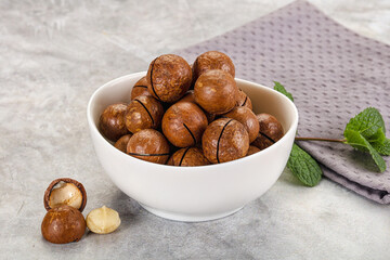 Sweet macadamia nut in the bowl