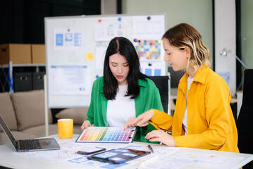 Obraz premium Woman people meeting team brainstorming on their project with laptop, smartphone and digital tablet.